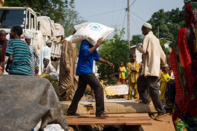 Central Africa: UNWFP delivers food aid to thousands displaced by violence in capital