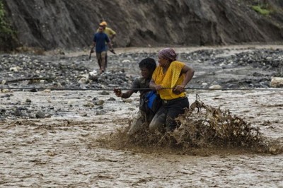 On International Day, UN urges building disaster resilience by reducing 'appalling' loss of life