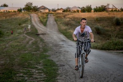 UN refugee agency urges better measures for people crossing contact line in eastern Ukraine