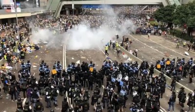 Hong Kong demonstration: Police fire tear gas shells at Yuen Long rally 