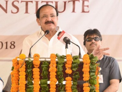 Vice-President greets people on the eve of Dussehra