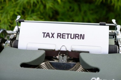 Rs 1 crore salary, 3 houses—But borrows money to file tax? CA's story stuns internet