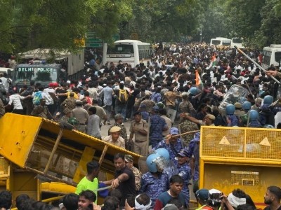 Supreme Court orders Delhi govt to treat protesters injured by pellet guns during NEET march