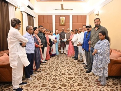 Supreme Court issues notice to 20 rebel TMC MPs in disqualification plea