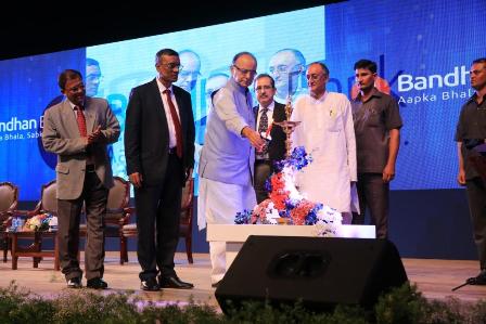Jaitley inaugurates Bandhan Bank in Kolkata