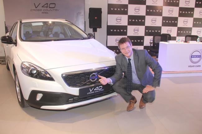 Volvo Cars introduces V40 Cross Country Petrol at Rs. 27 lakhs