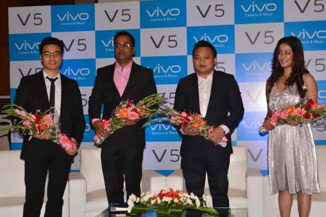 Vivo launches V5 with unique selfie feature