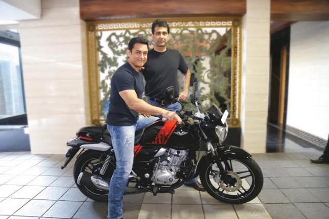 Bajaj V sells one lakh bikes in 120 days of launch 