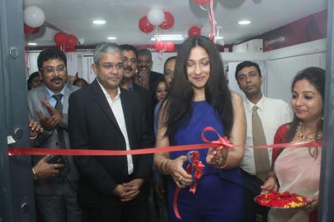 Axis Bank inaugurates its â€œAll Women Branchâ€ in West Bengal