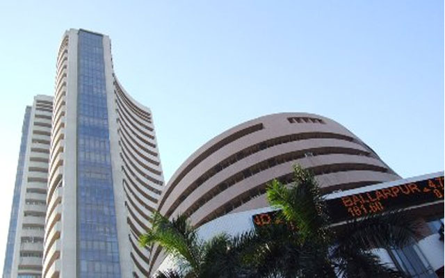 Indian benchmark indices close flat on Friday 