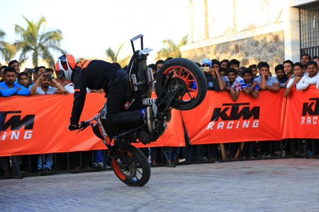 KTM organises a spectacular Stunt show in Kolkata