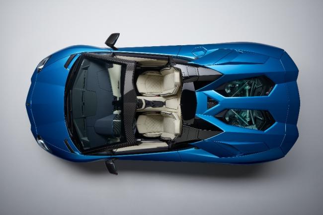The new Aventador S Roadster: Breathtaking performance with open-air driving sophistication