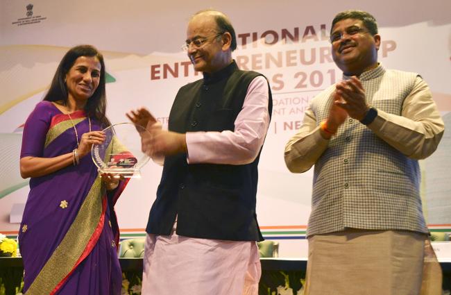 Chanda Kochhar receives award from Arun Jaitley, Dharmendra Pradhan