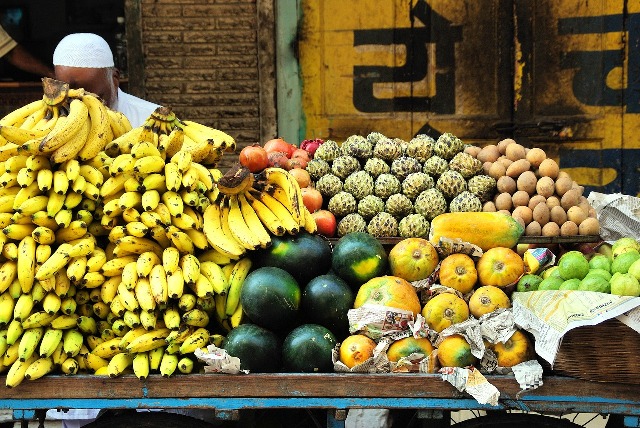 India's November retail inflation rate drops to 2.33 percent