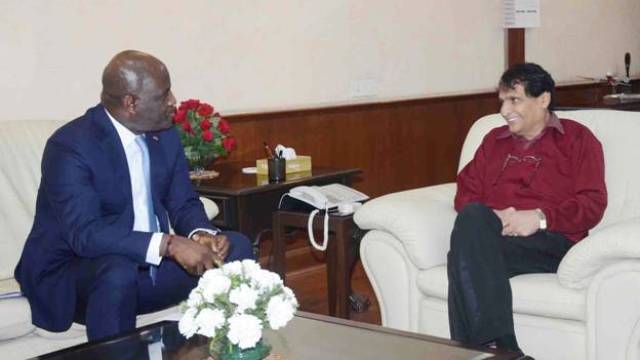 Foreign Minister of Gabon calls on Suresh Prabhu