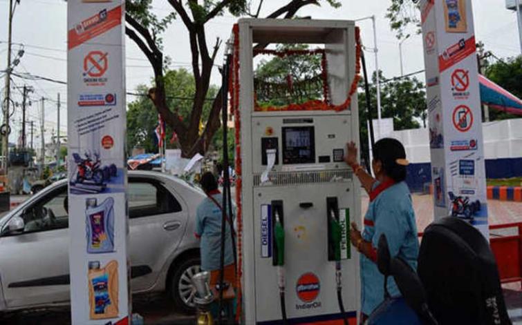 Fuel gets cheaper, petrol reduces upto 5 paise