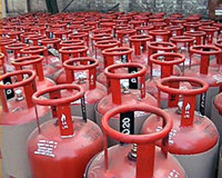 Indian Govt should sell kitchen gas cylinders at Rs 150: RLD