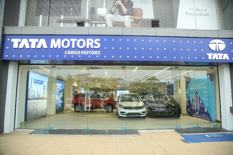 Tata Motors simultaneously inaugurates 8 new showrooms in Ahmedabad