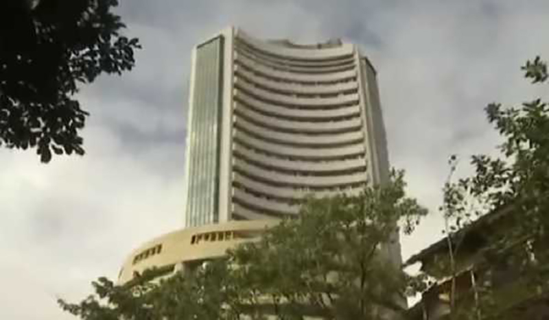 Sensex falls 89 points, Nifty down by 27.40 pts