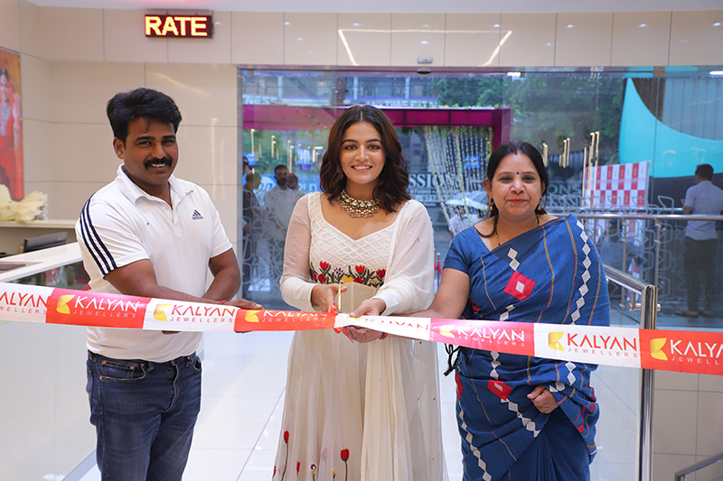 Kalyan Jewellers launches 3 new showrooms in India; takes the tally to 158 showrooms globally