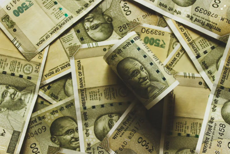 Indian Rupee falls 5 paise against USD