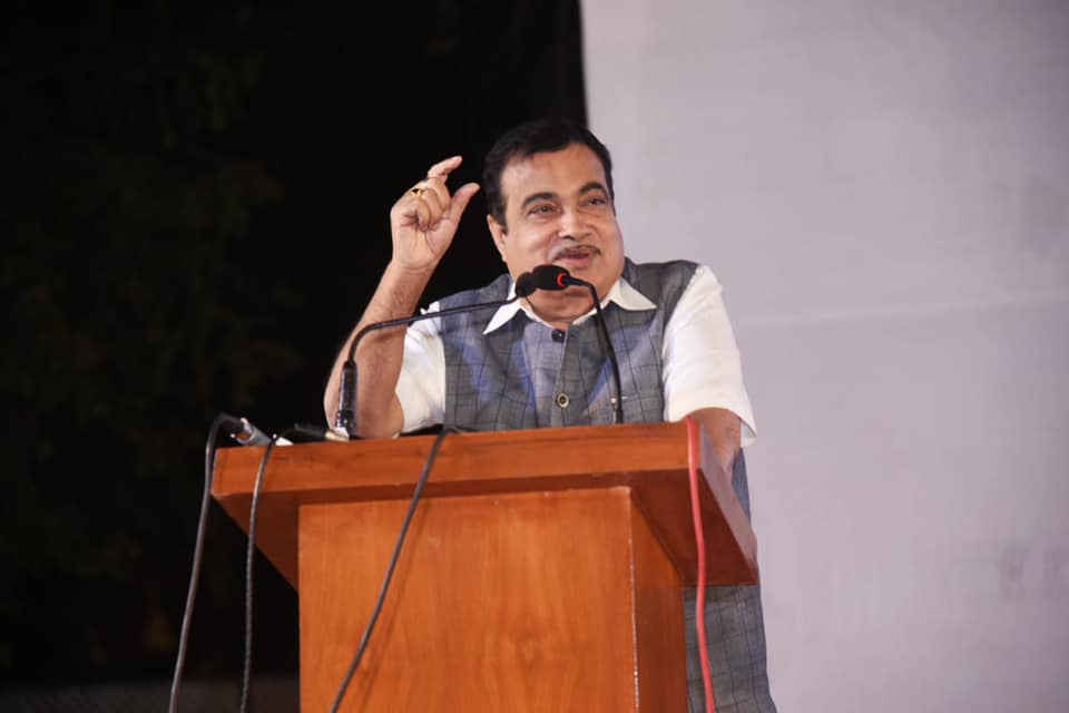 Kolhapur-Sangli road to be made of cement concrete to prevent potholes: Gadkari