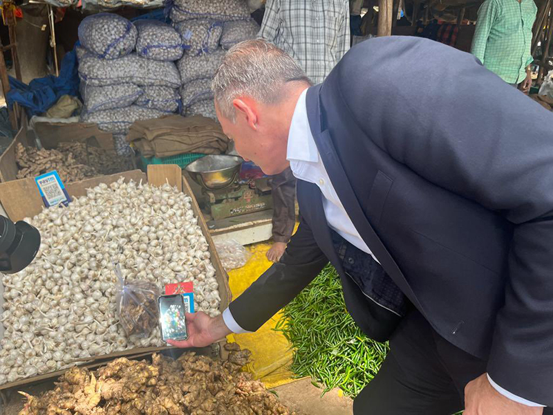 Germany’s Federal Minister for Digital and Transport Volker Wissing during his India visit in August 2023 was able to experience the simplicity of UPI payments first hand in a New Delhi vegetable market. Photo courtesy: German Embassy in India