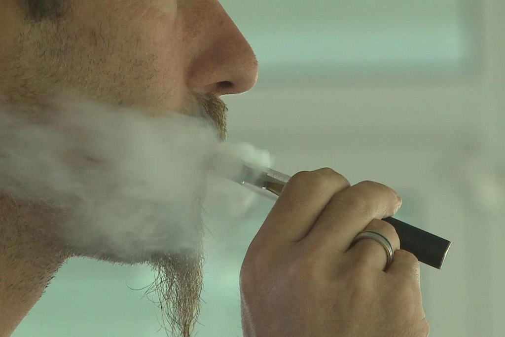 UN health agency calls for regulation of 'e-cigarettes,' curbs on advertising, sales to minors 