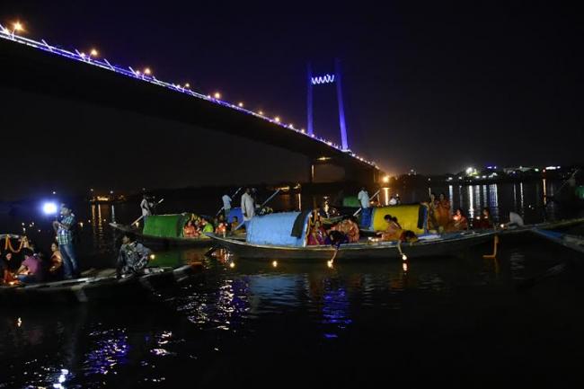 Kolkata: Ganga Aarti performed by International Marwari Federation