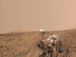 NASA Mars Rover descends Plateau, turns toward Mountain