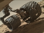 Curiosity Mars Rover crosses rugged plateau