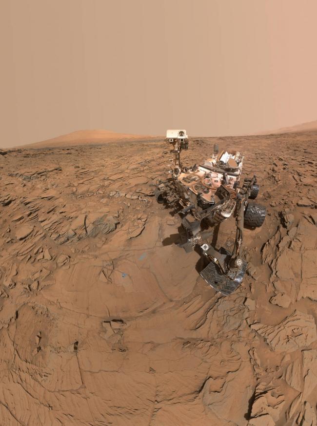 NASA Mars Rover descends Plateau, turns toward Mountain
