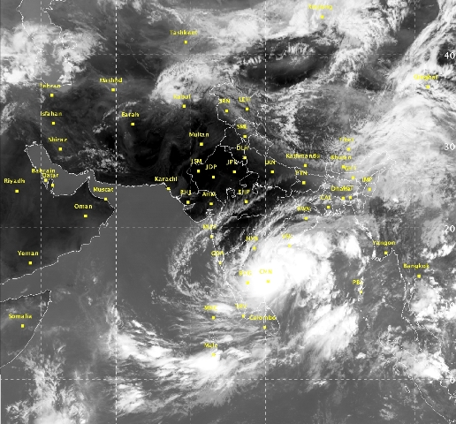 Cyclone Roanu follows Indian east coast and deposits heavy rain 