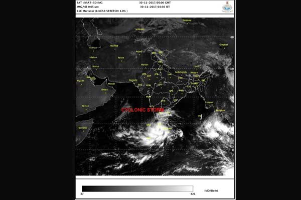 Parts of Kerala lashed by heavy rain, Cyclonic Storm Ockhi hovering over Comorin region 