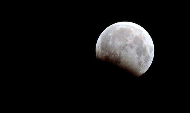 India witnesses partial lunar eclipse on Monday