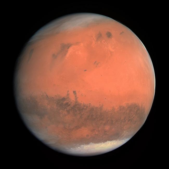 Italian researchers find first lake of water on Mars