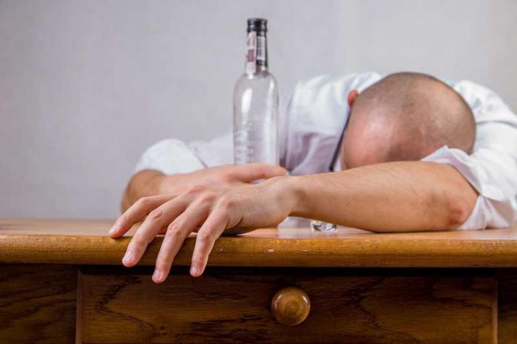 New study suggests oxytocin may help treat alcohol addiction