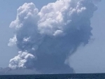 New Zealand: Volcano erupts in White Island