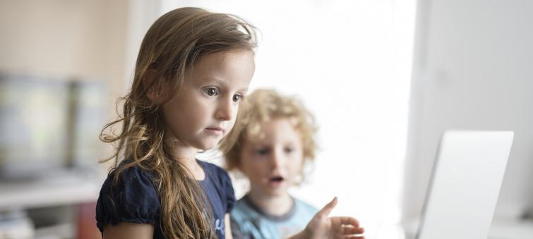 Under-fives' daily screen time should be kept to 60 minutes only, warns WHO