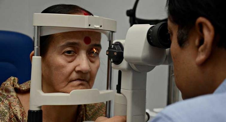 Dr Bhaskar Roy Chowdhury treating a patient suffering from corneal problem