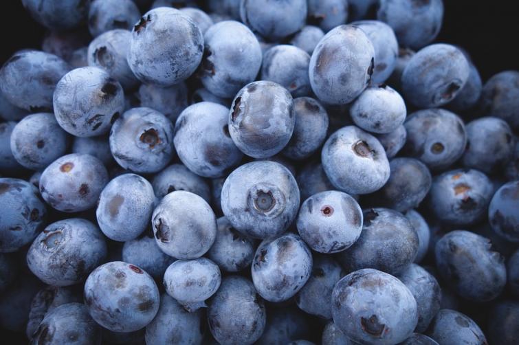 Eating blueberries every day improves heart health: Study