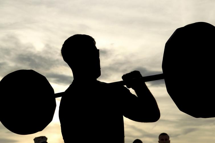 Ability to lift weights quickly can mean a longer life: Study