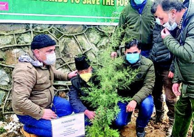 Jammu and Kashmir: Plantation drive held at UPHC Nishat