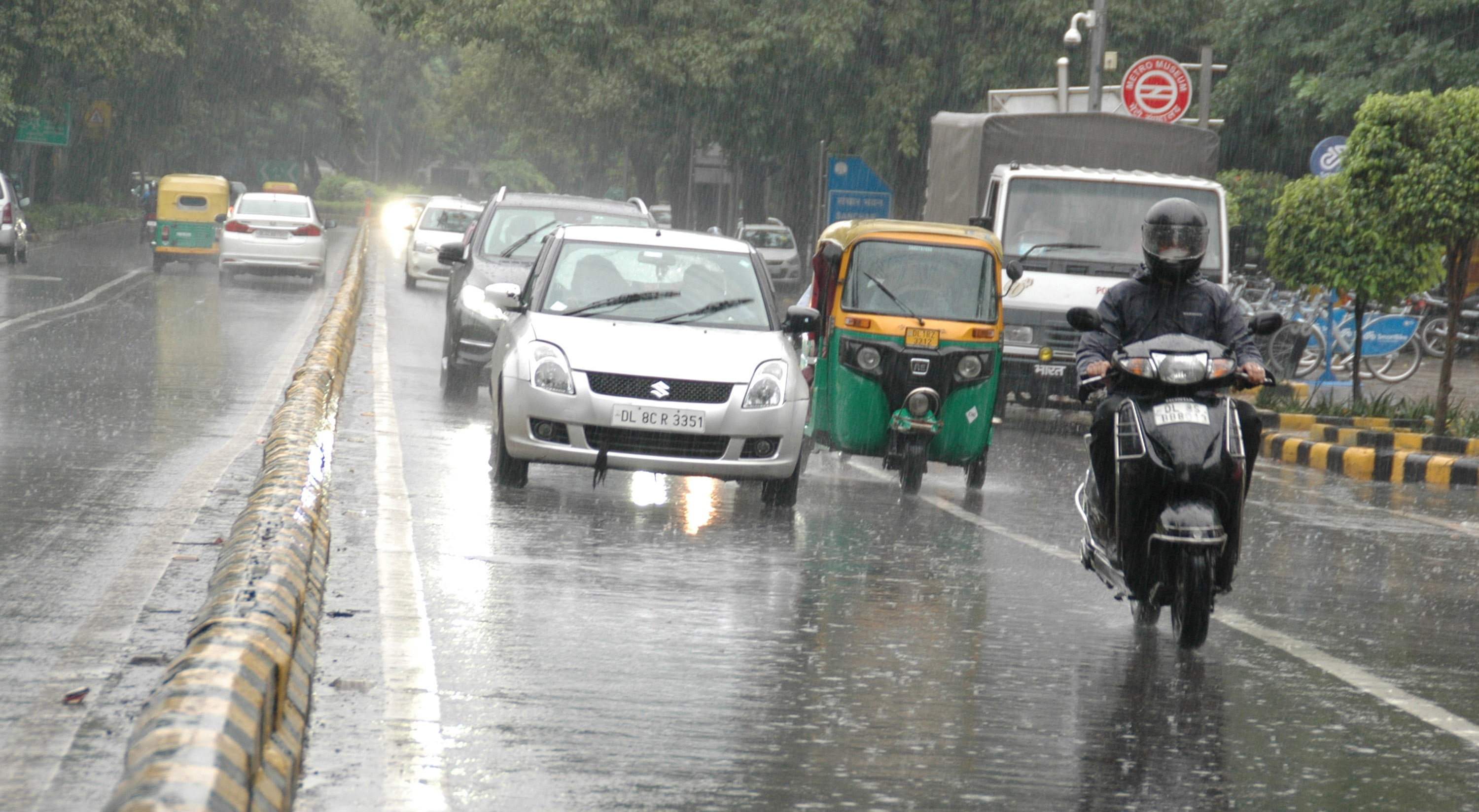 Rain hits normal life in Delhi