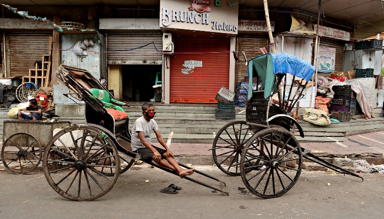 A rickshaw puller wearing a mask in Kolkata resting in the afternoon. File Photo / Avishek Mitra