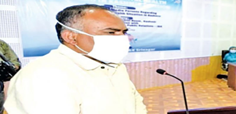 Div Com Kashmir discusses Omicron containment measures