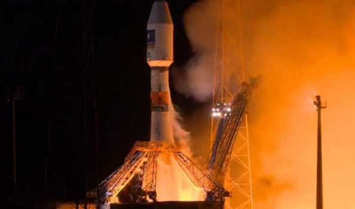 Russian Soyuz carrier with Galileo satellites lifts off from Kourou