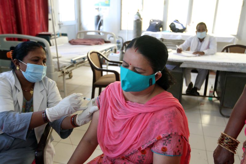 India reports 38,792 COVID-19 cases in 24 hours amid dip in daily vaccination
