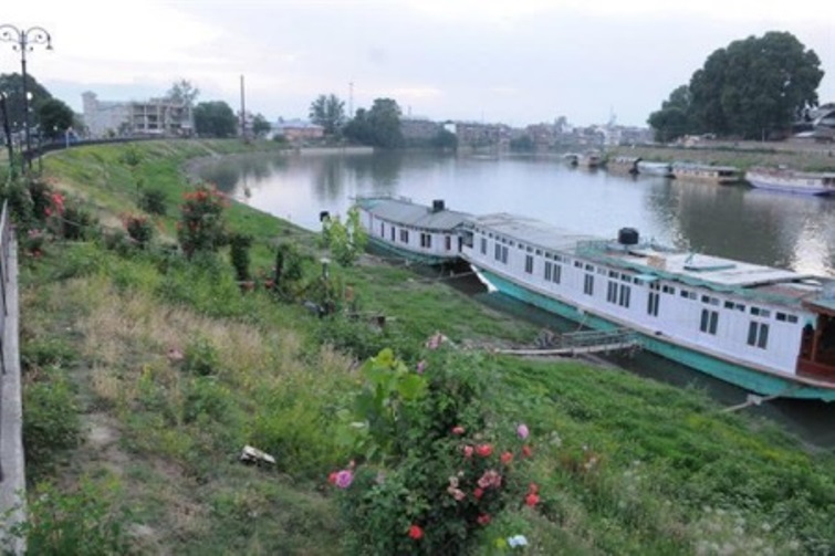 Srinagar Municipal Corporation starts work on Jhelum Riverfront Project