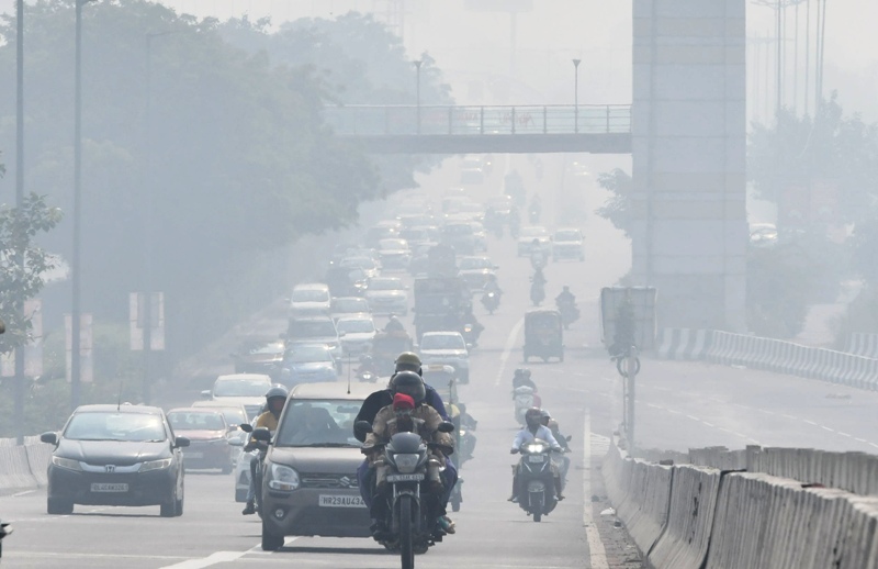 Delhi, nearby cities blanketed with toxic air for straight third day after Diwali
